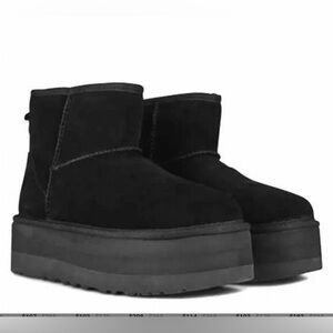 UGG Classic mini platform boots/slippers, size 7